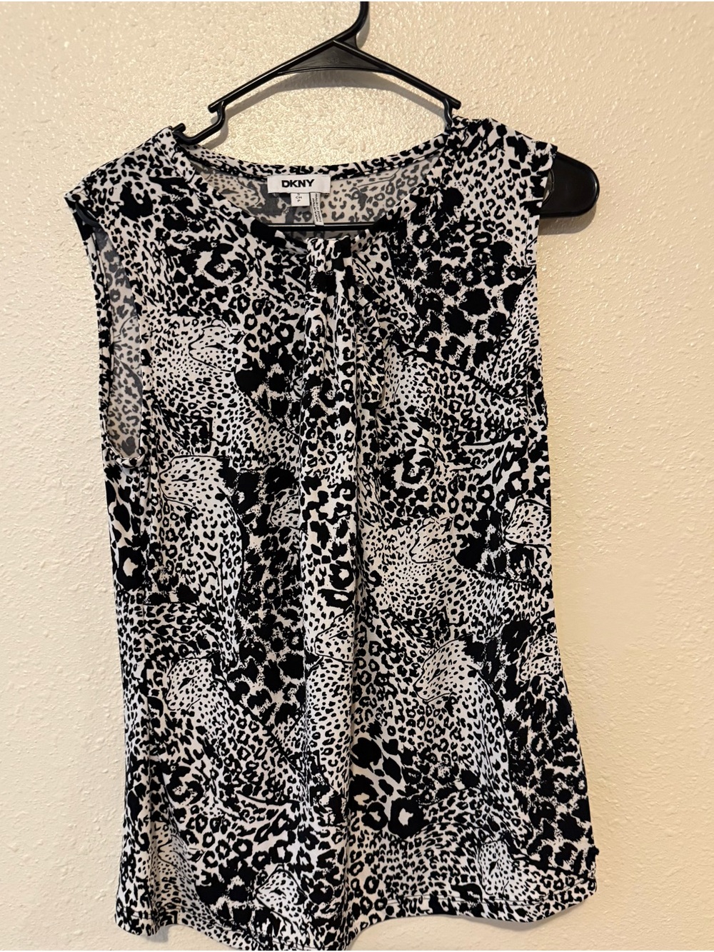 NWOT DKNY Black & White Sleeveless Animal Print Top